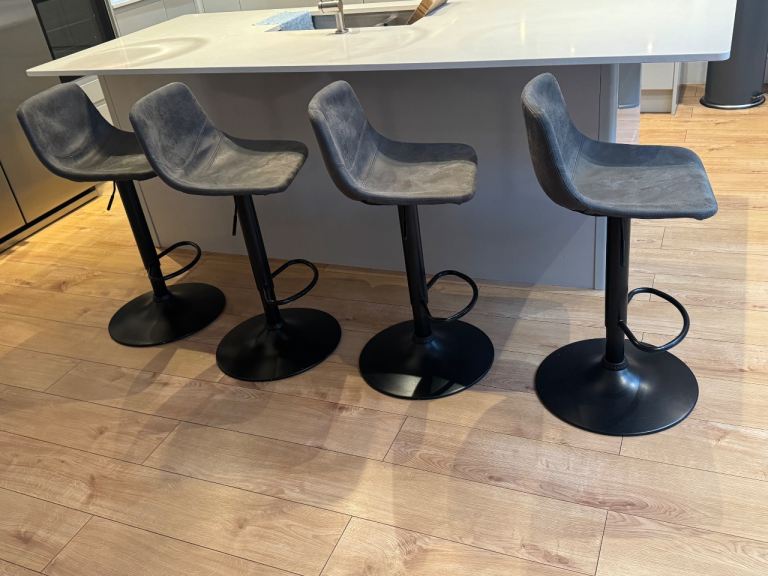 Island stools / breakfast bar stools 