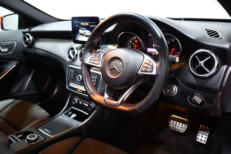 MERCEDES-BENZ GLA CLASS 2.1 GLA220d AMG Line (Premium Plus) 7G-DCT 4MATIC Euro