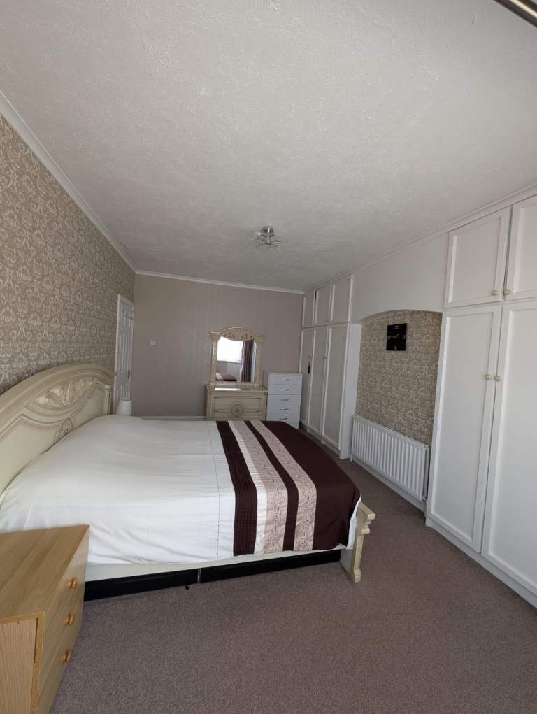 Elegant Italian Bedroom Set