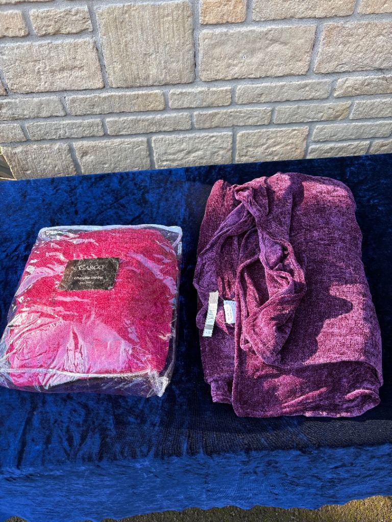 2 x New Bedthrows - Purple and pink - in their original packaging - 370cm long x 286 cm wide