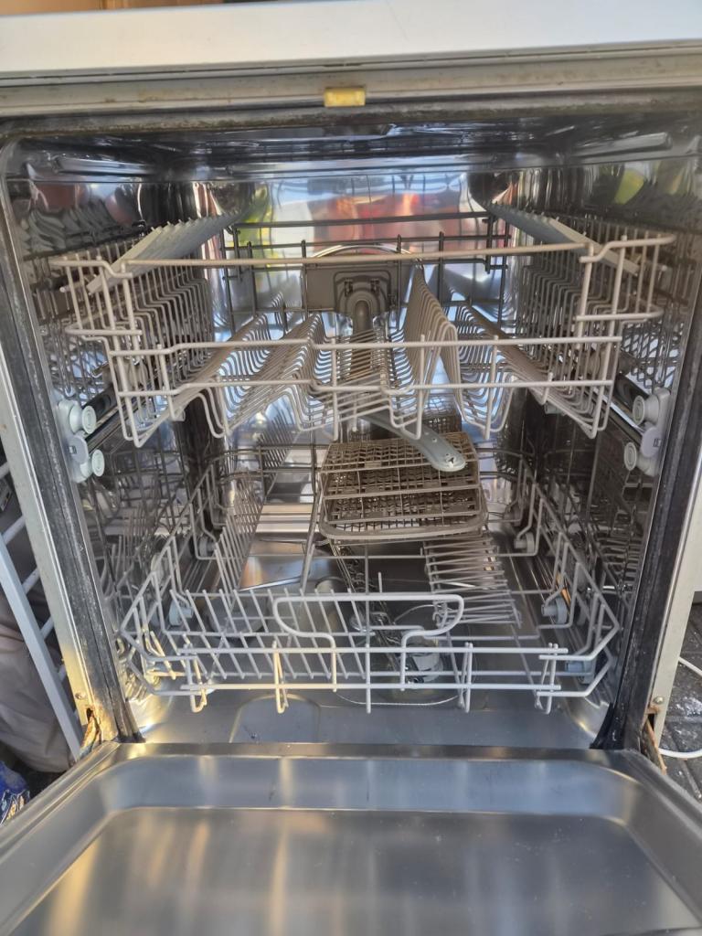 Kenwood Dishwasher – Silver, Good Condition