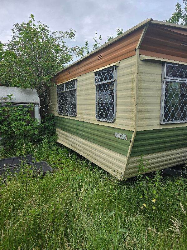 Free!!!!  Static Caravan / Mobile Home - Needs Renovation