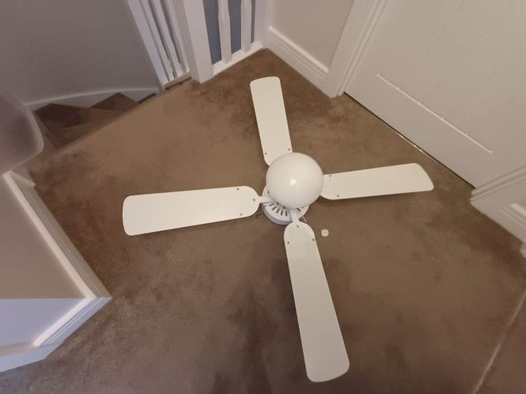 White Ceiling Fan with Light Fitting – Good Condition