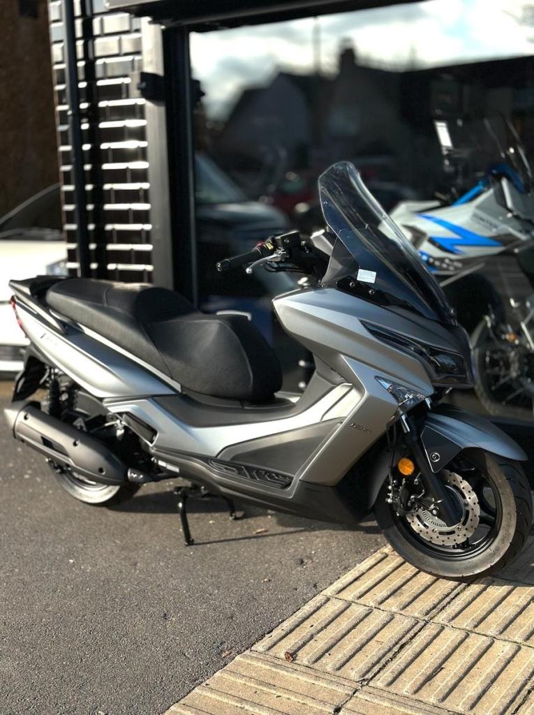 Kymco X-Town 125 - 2 years warranty - Learner legal scooter