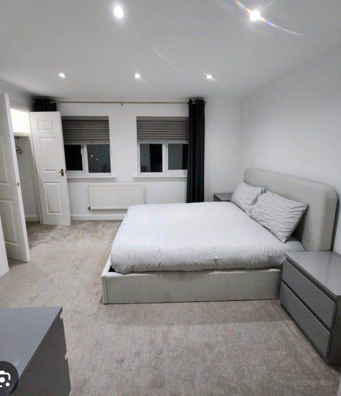 large Double room in Kingston- Surbiton 