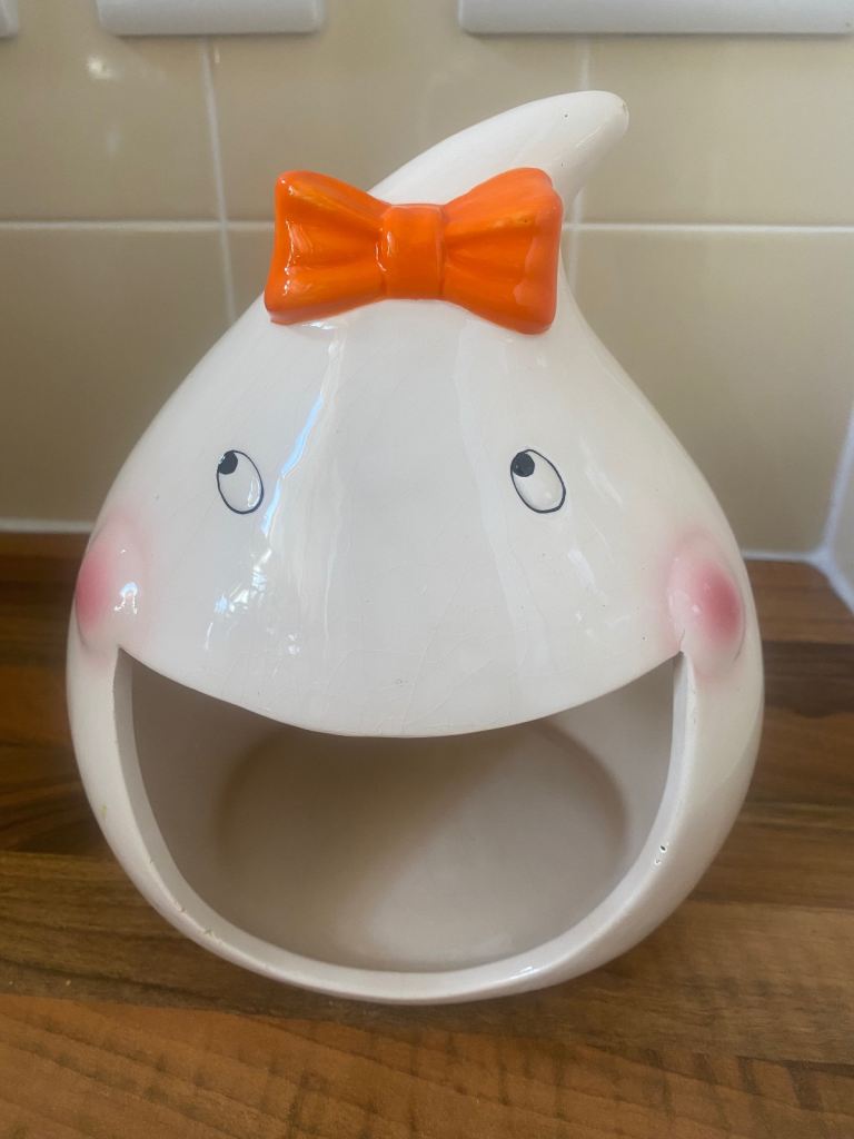 Cute White Ceramic Garlic or Onion Keeper with Bow