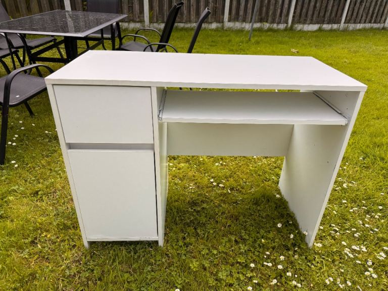 White desk 
