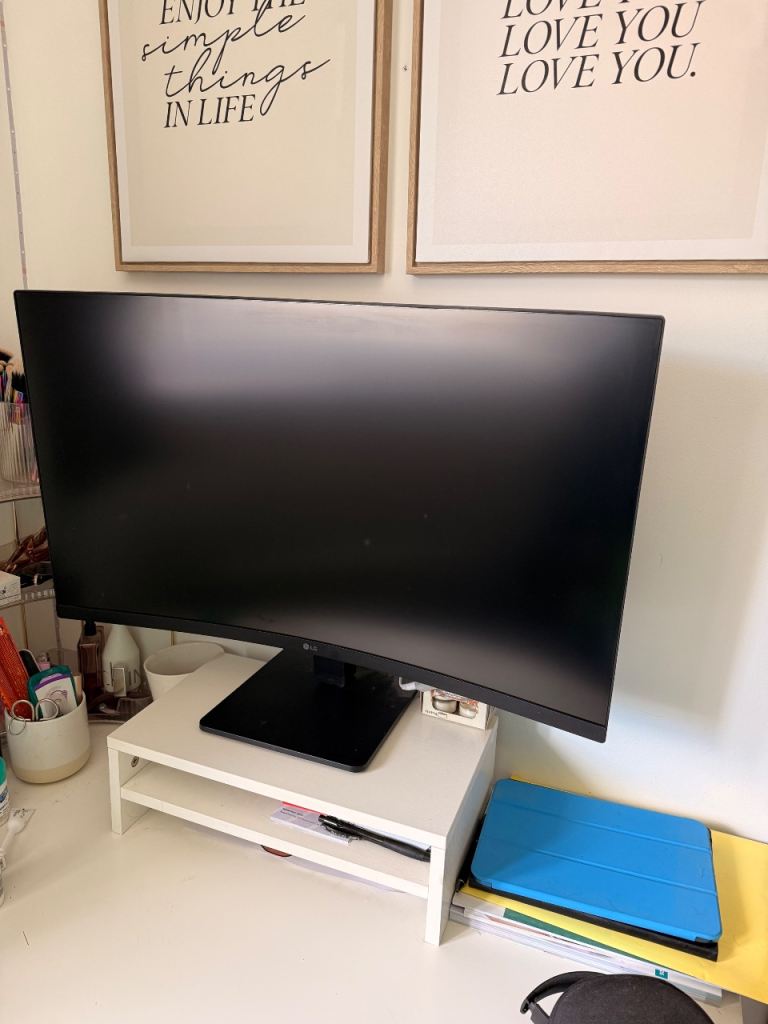 32” LG curved monitor 