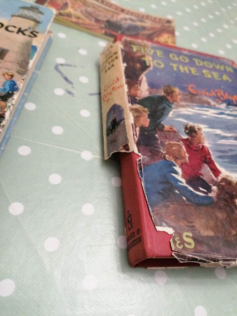 Enid blyton five go to demon rock, five go down to the sea, flying scotsman book. 
