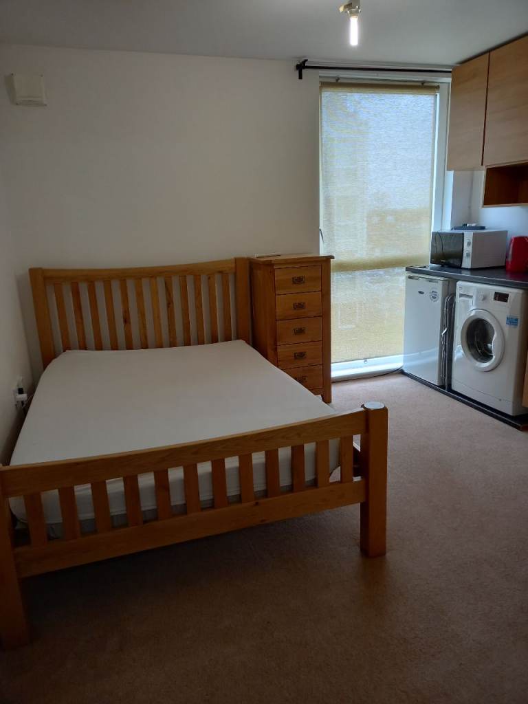 Semi Studio Ealing W7 Inc.Bills £1350 pcm