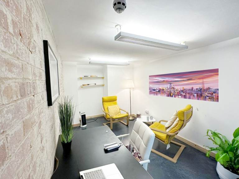 Consultation Space | Therapist Room | Soundproofed Room to rent in Hackney Central E8