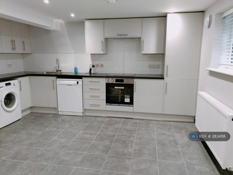 2 bedroom flat in Vincent Avenue, Manchester, M21 (2 bed) (#2834118)