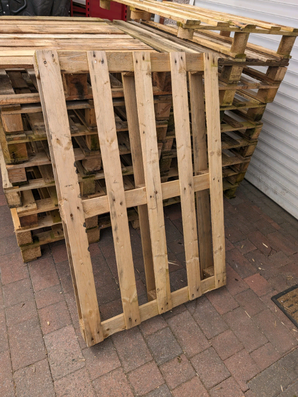 5 Light Euro Sized Pallets 1200 x 800mm Good Clean Garden Fencing Or Warehousing - Delivery Availabe