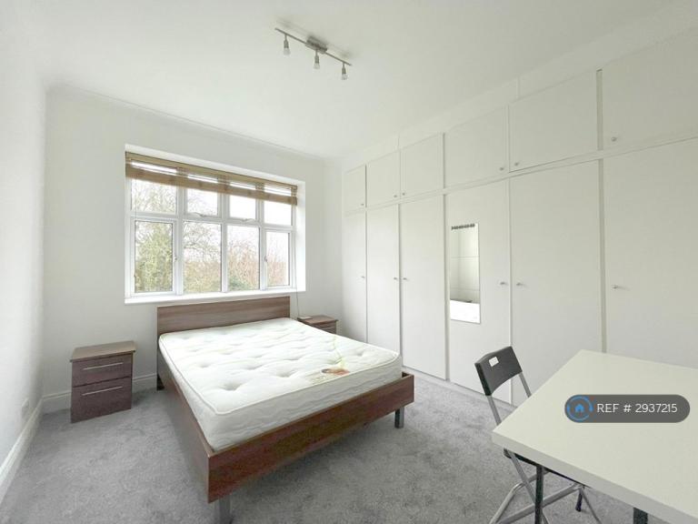 3 bedroom flat in Princes Court, London, NW2 (3 bed) (#2937215)