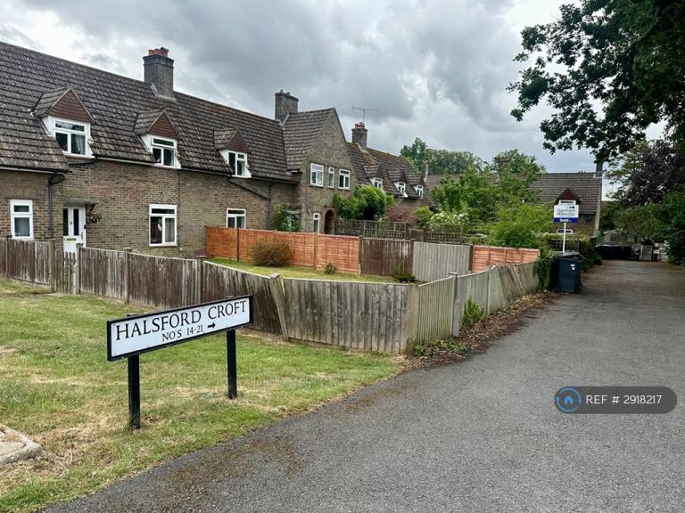 3 bedroom house in Halsford Croft, East Grinstead, RH19 (3 bed) (#2918217)