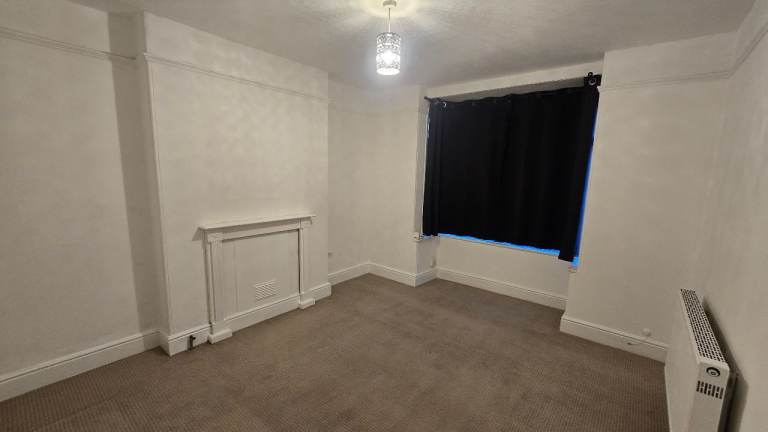 Room Share Available