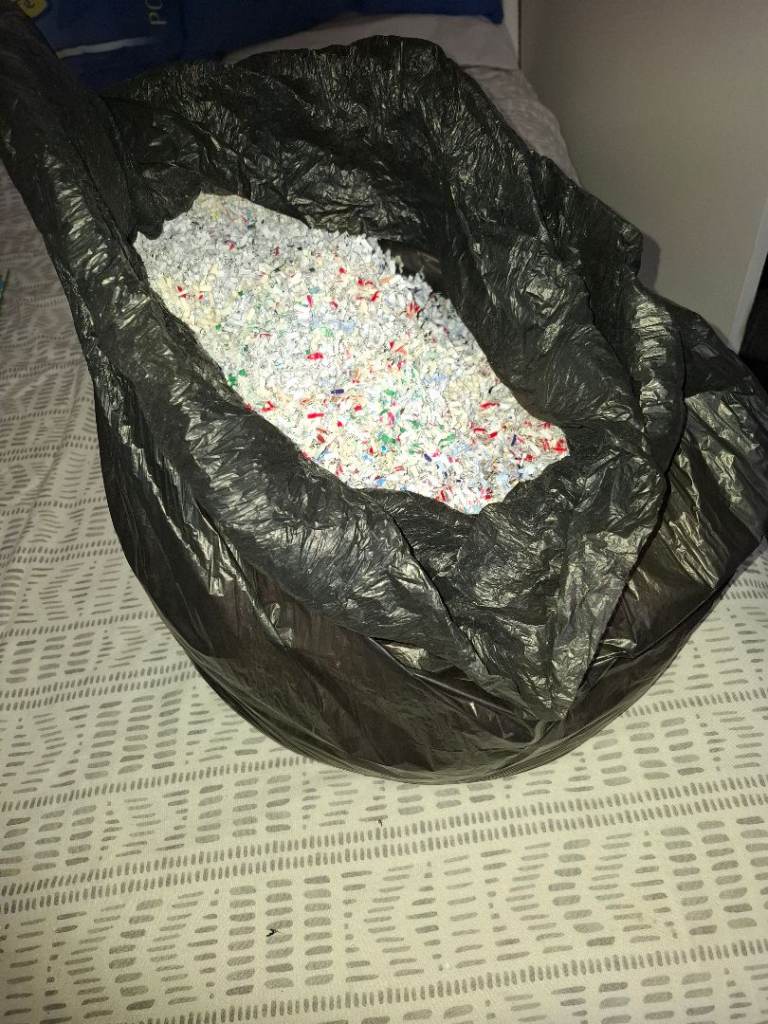 FREE SHREDDED PAPER 4 PET BEDDING ETC FREE TO COLLECT 