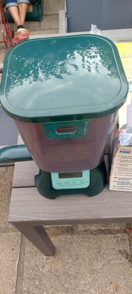 Automatic Pond Fish Feeder - Digital Timer & Large Hopper