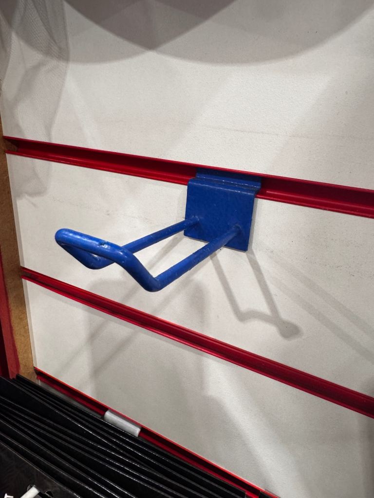 425 heavy-duty gridwall euro hooks 4in