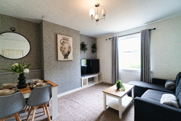 2 Bed House, Parkhead Crescent EH11 - Long Let or Contractors - Parking