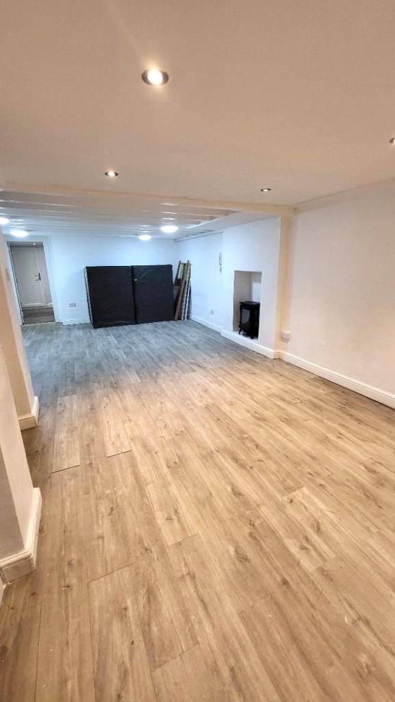 Lovely basement one bed flat central Willesden Green