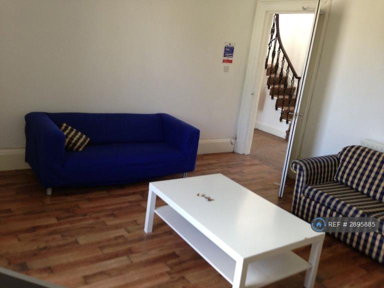4 bedroom flat in Dudhope Street, Dundee, DD1 (4 bed) (#2895885)