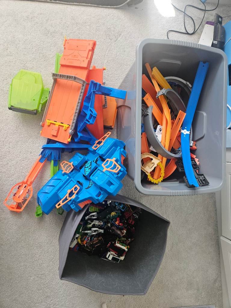 Hot Wheels Track Set & Large Collection of Die-Cast Cars