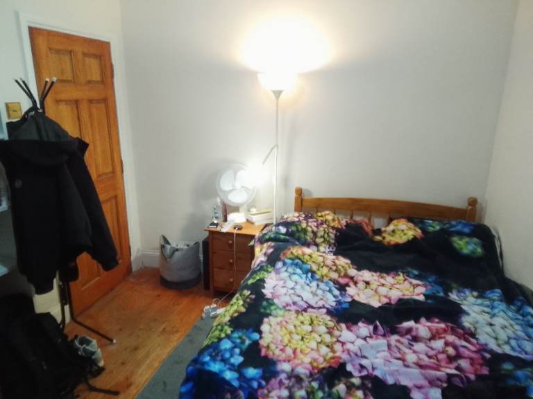 2 large double rooms 1 person in each. Lovely house and area 