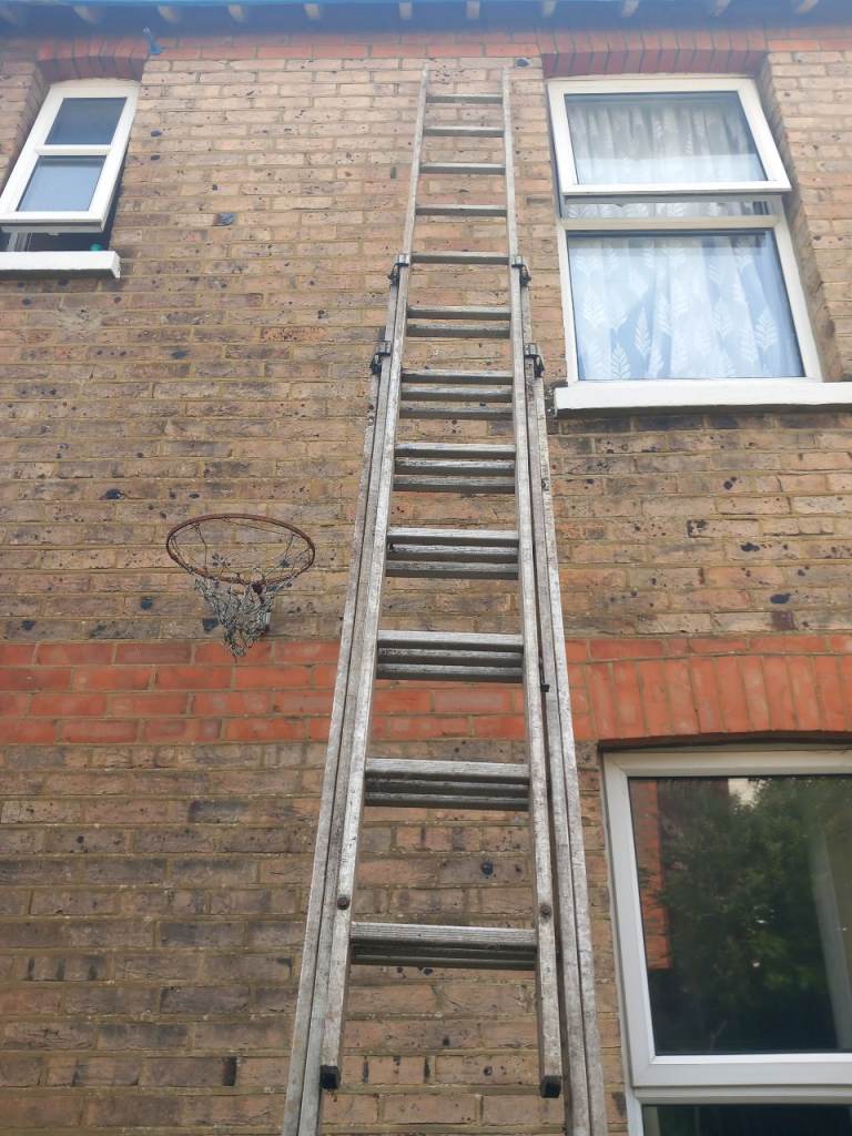 Large Extension Ladder – Used Condition, Fully Functional
