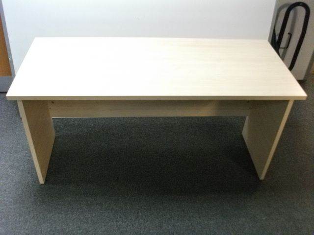 Desk . Size : H=73cm , W=140cm , D=60cm