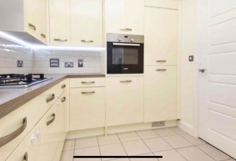 🏡 Rooms Available in Modern Newly Built House – Live-In Landlord 🏡