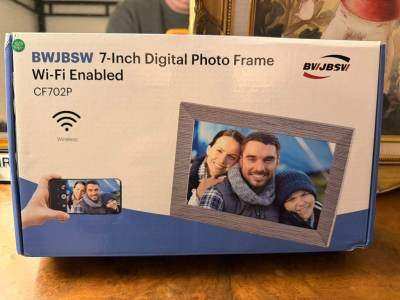 Brand New 7" Digital Photo Frame 