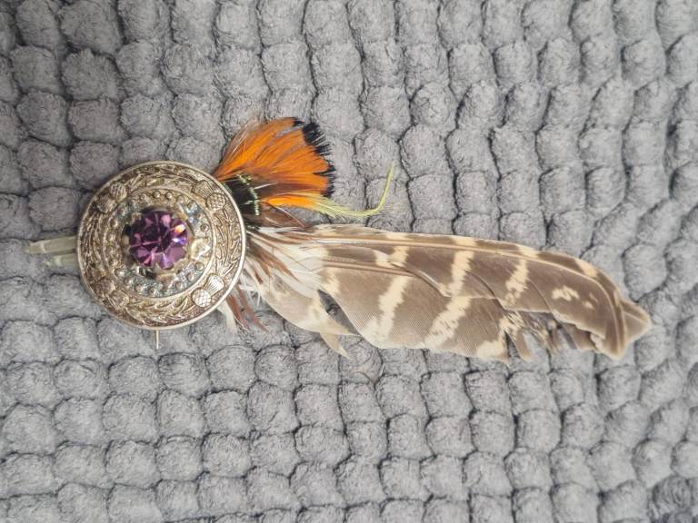 Feathers pin brooches 