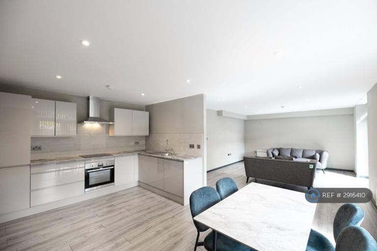 2 bedroom flat in Trinity Apartments, Leeds, LS13 (2 bed) (#2916410)