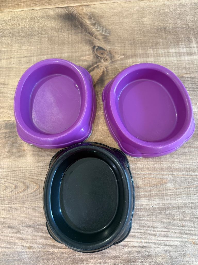 Set of 3 cat bowls *FREE*