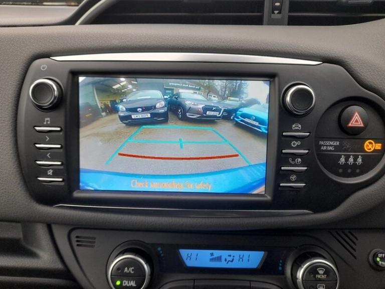 Toyota Yaris VVT-I ICON TECH +nav + camera, AUTO, 2 OWNERS, BLUE