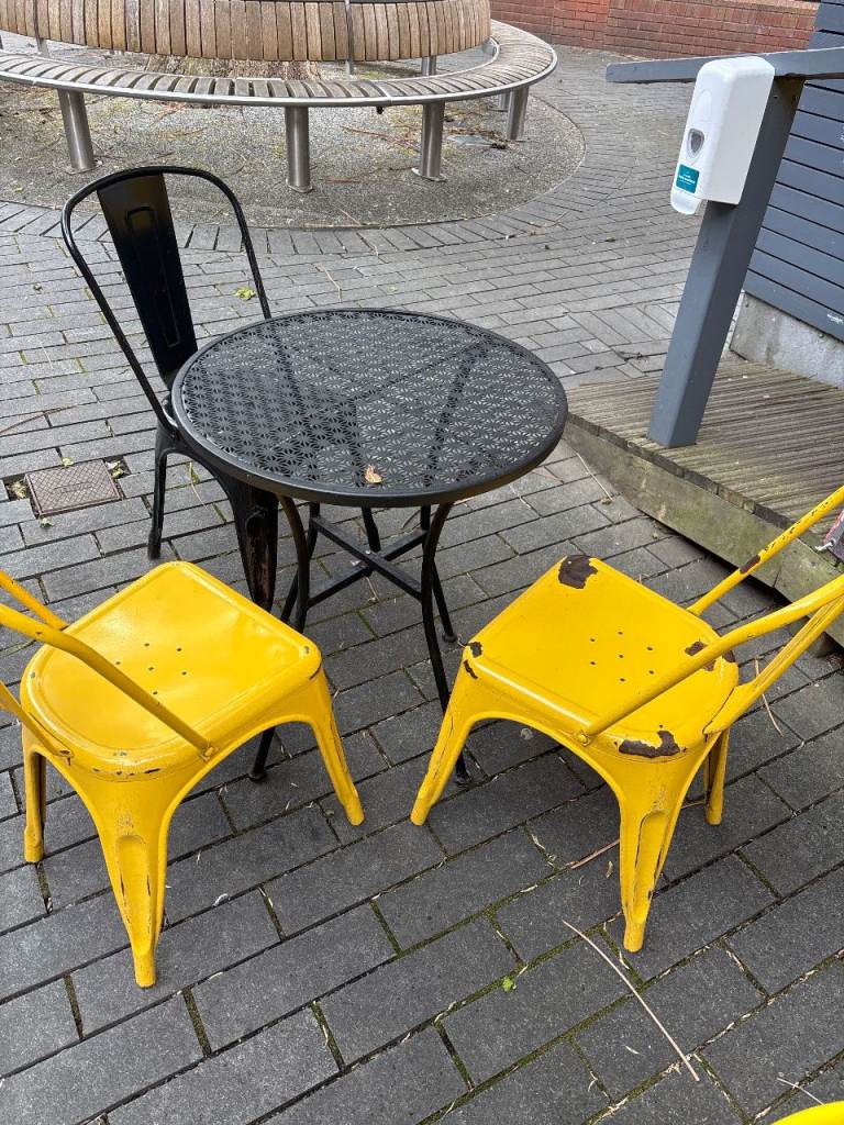 Metal Cafe Chairs (4 Yellow, 4 Black) – Upcycling Project / Distressed Garden Furniture