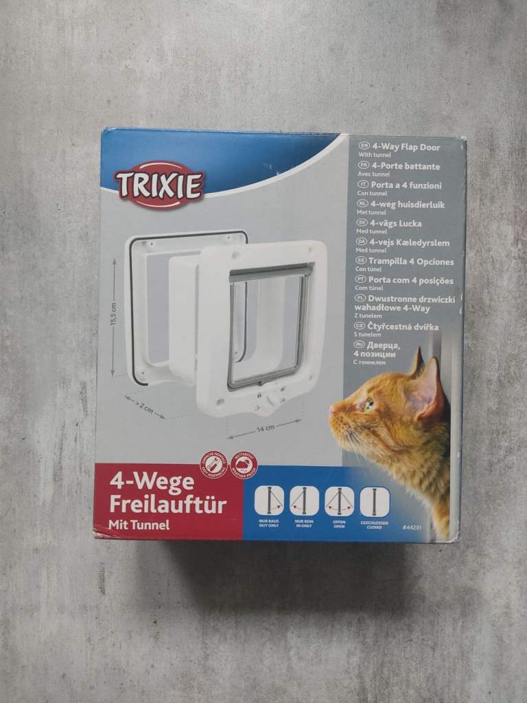TRIXIE 4-Way Cat Flap with Tunnel