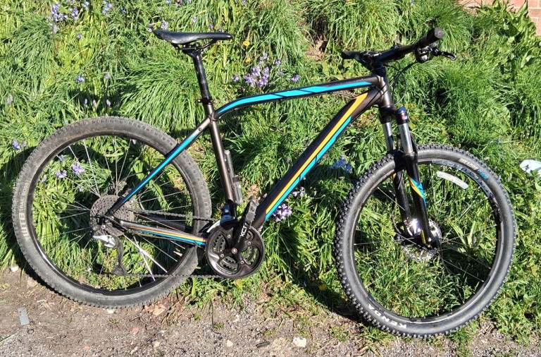 Specialized Rockhopper aluminium frame bike 