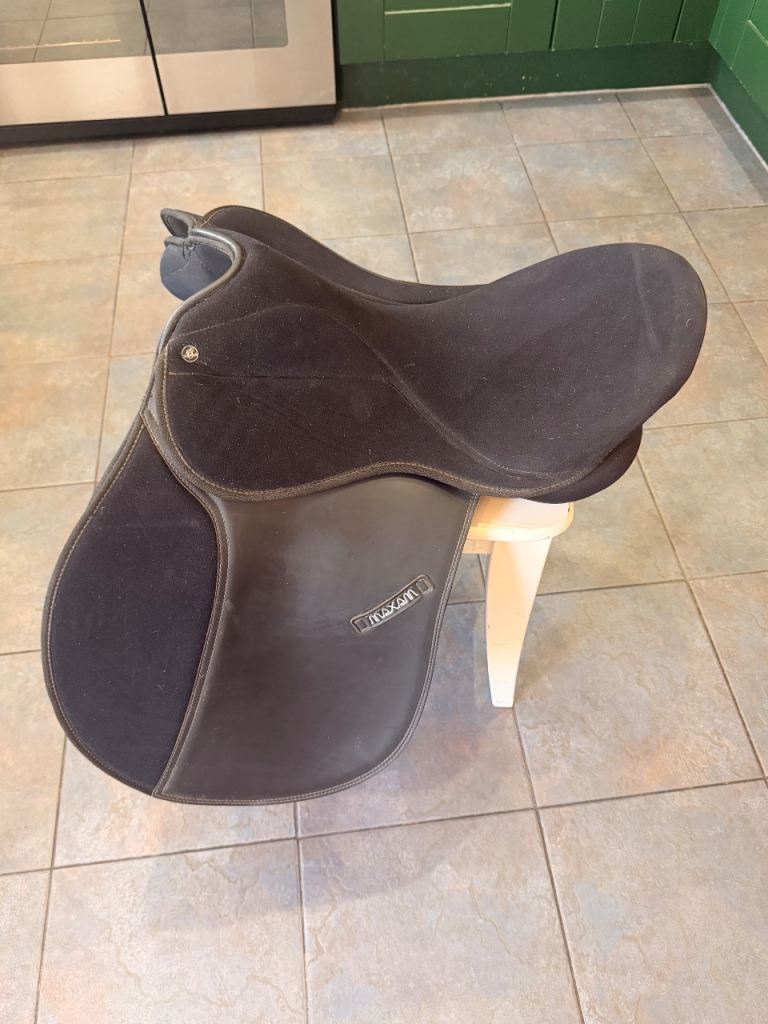 Throwgood Maxam GP saddle- 16 inch - wide
