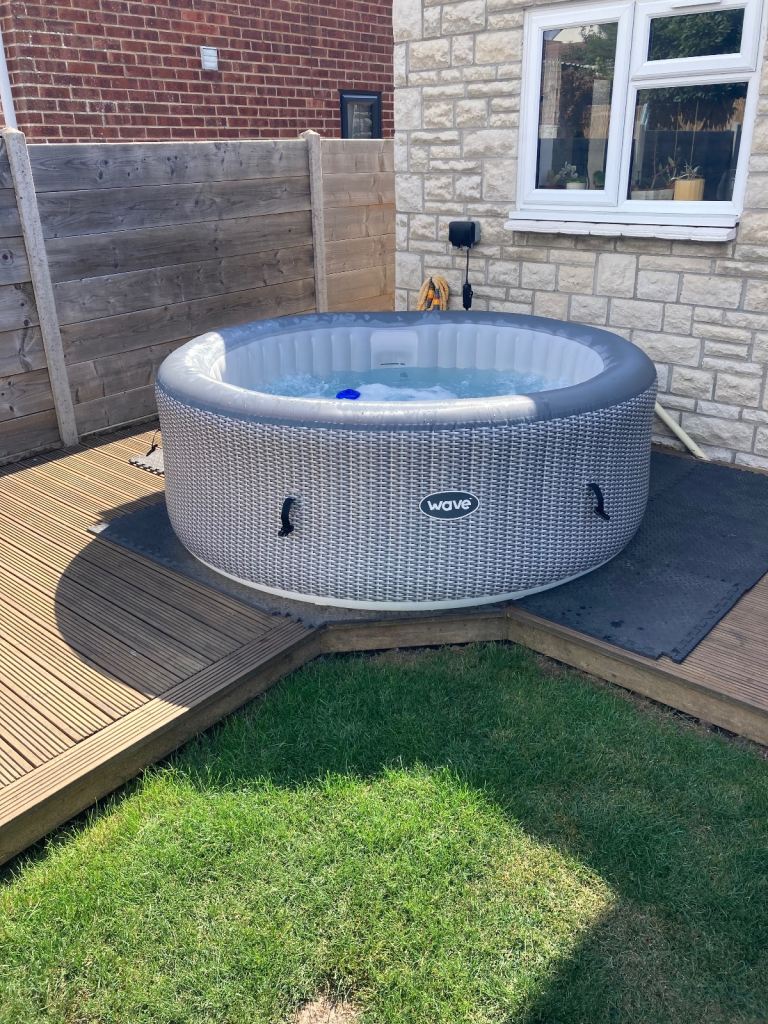 Wave: Atlantic 6-Person, Heated, Inflatable Hot Tub 