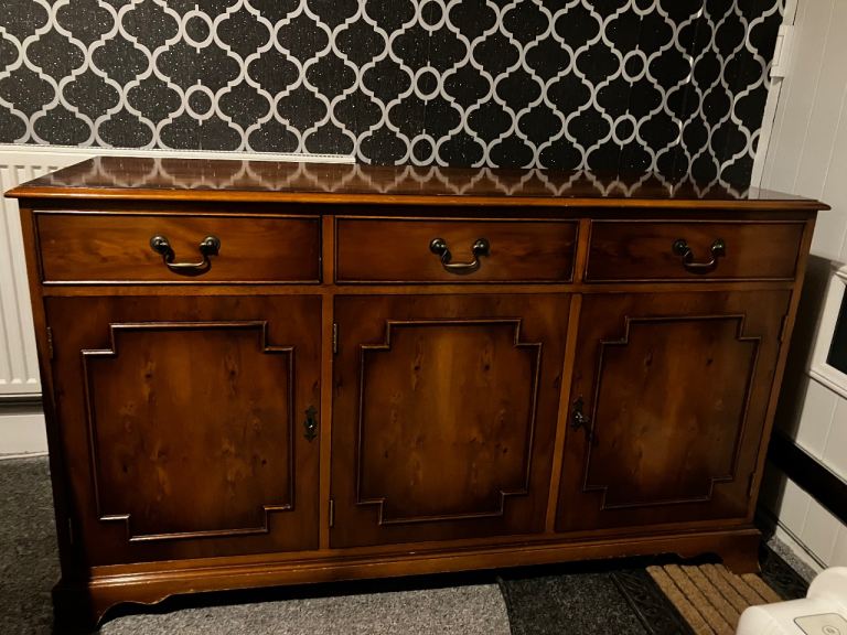 Side unit / cabinet very nice piece furniture solid wood can deliver for a small charge