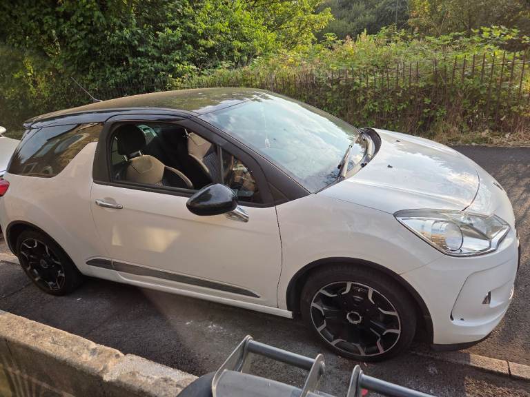Citroen, DS3, Hatchback, 2011, Manual, 1560 (cc), 3 doors