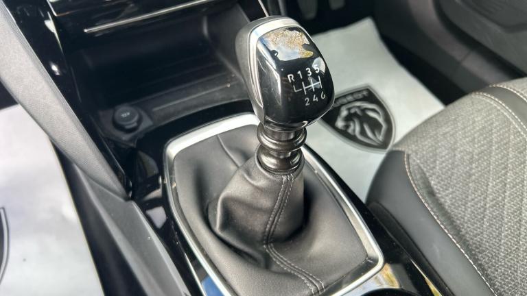 2024 Peugeot 2008 1.2 PureTech 130 Allure 5dr Petrol Estate Estate Petrol Manual