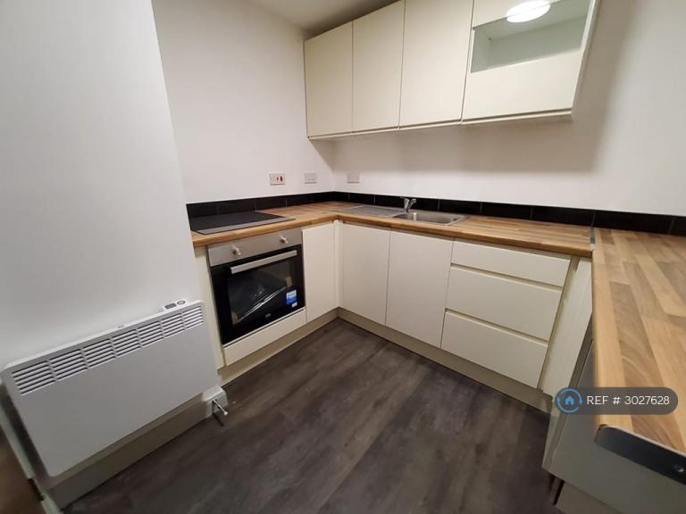 2 bedroom flat in Drake Street, Rochdale, OL16 (2 bed) (#3027628)