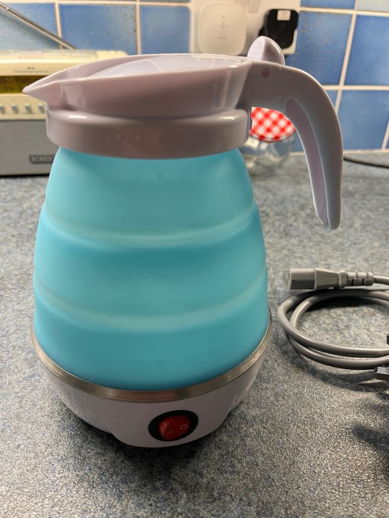 Collapsible folding kettle with lead - used