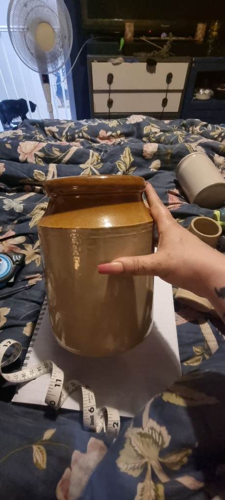 Large stonewear pot 