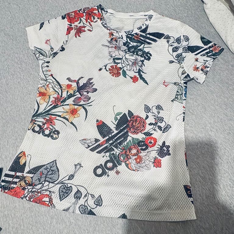 2 sports tops