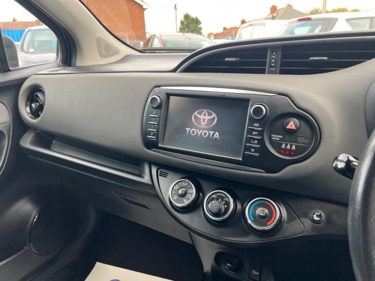 2017 Toyota Yaris 1.5 VVT-i Icon Tech Euro 6 5dr HATCHBACK Petrol Manual