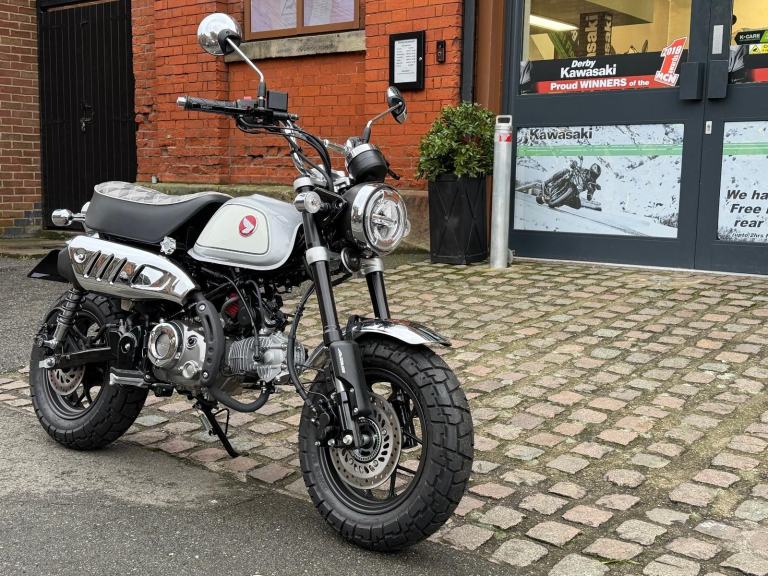 2024 Honda monkey Z125 MA-N only 120 miles - lots of customisation